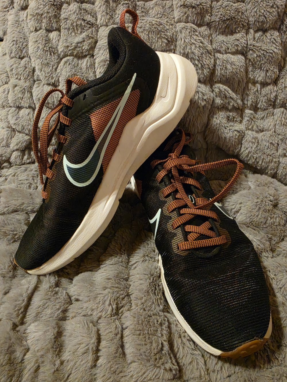 Nike Ladie's Black With Teal Outlined Swoosh Running Shoes